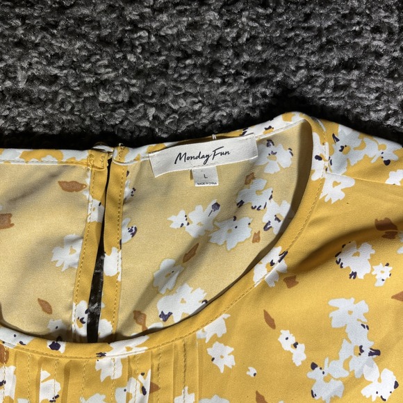 Monday Fun Women Yellow Short Sleeve Blouse L Floral Pleated Top - Picture 4 of 9